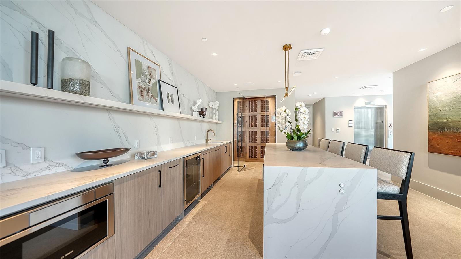 223 GOLDEN GATE PT #302