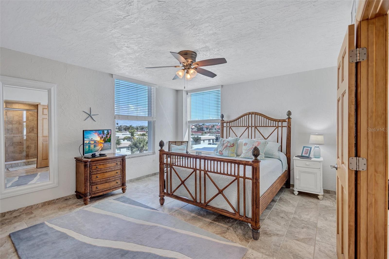 6140 MIDNIGHT PASS RD #101