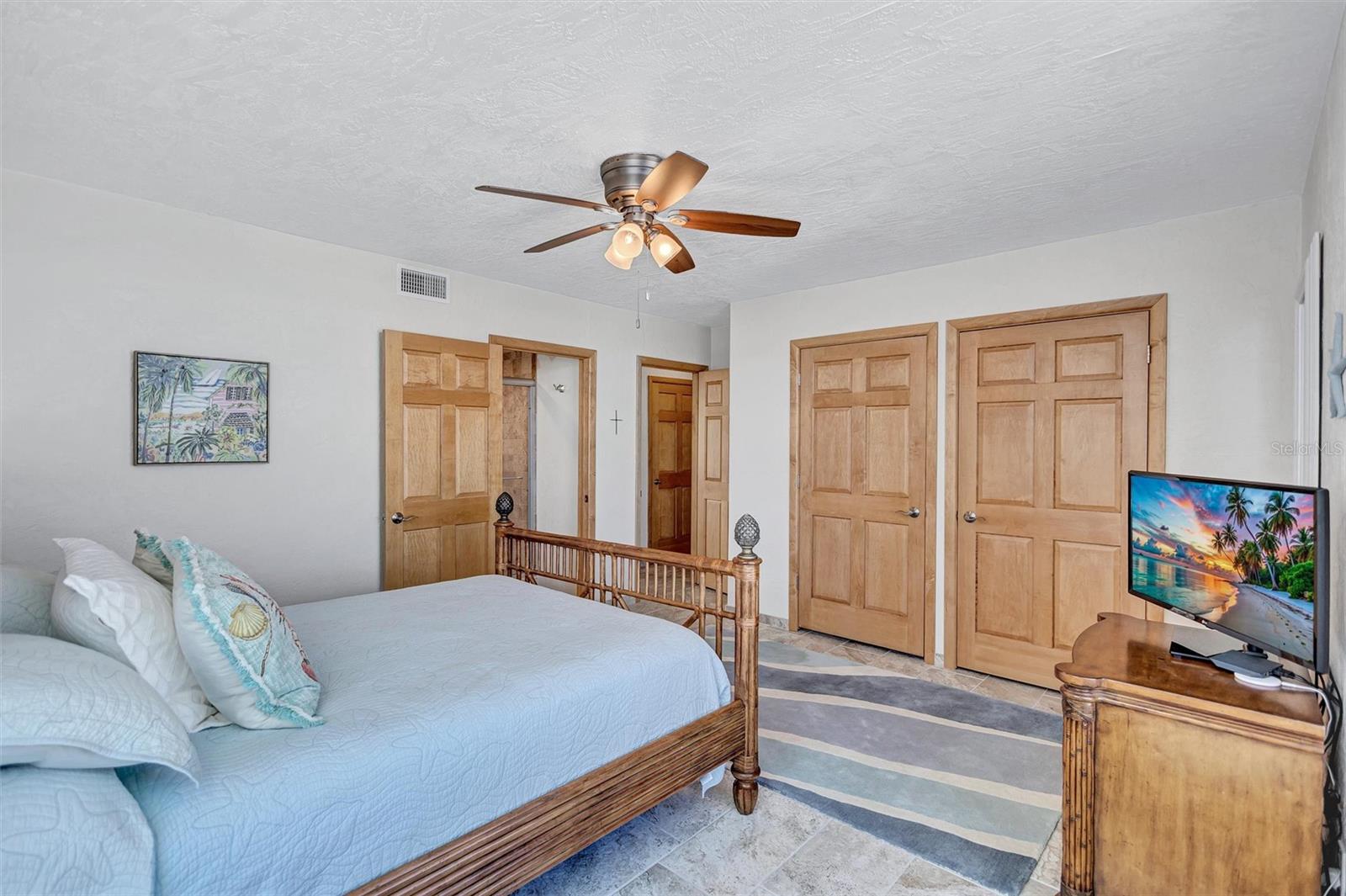 6140 MIDNIGHT PASS RD #101