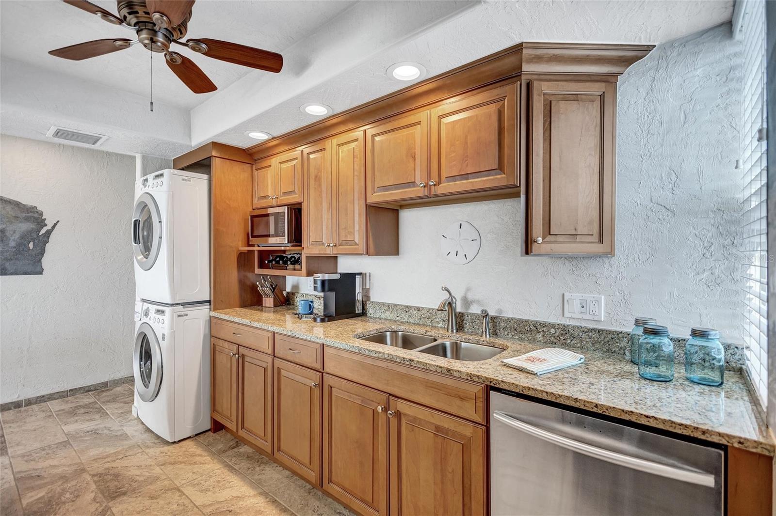 6140 MIDNIGHT PASS RD #101