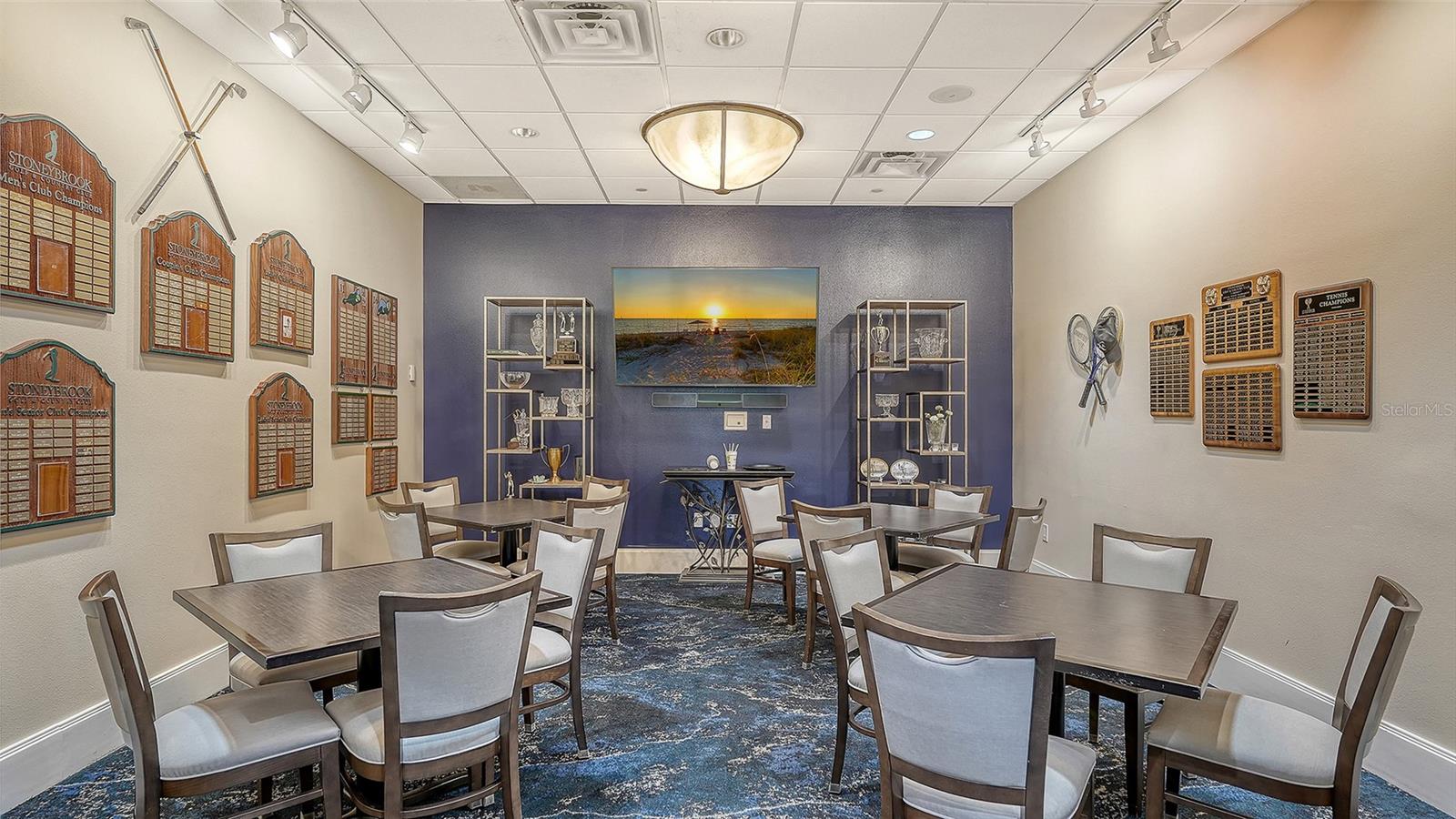 9447 FOREST HILLS CIR