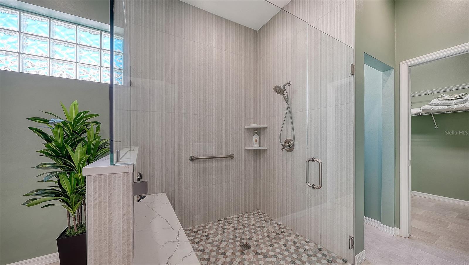 9447 FOREST HILLS CIR