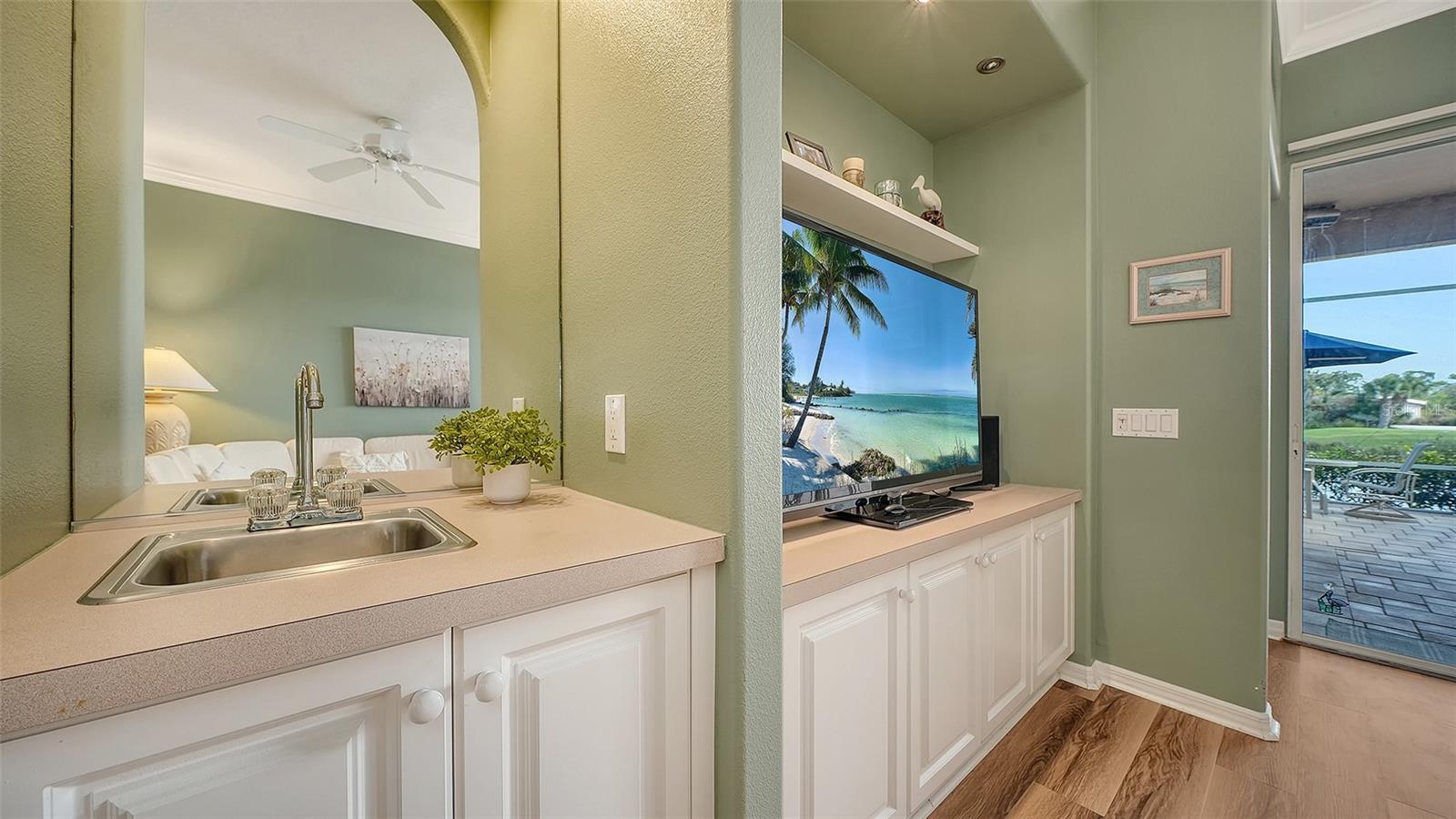 9447 FOREST HILLS CIR