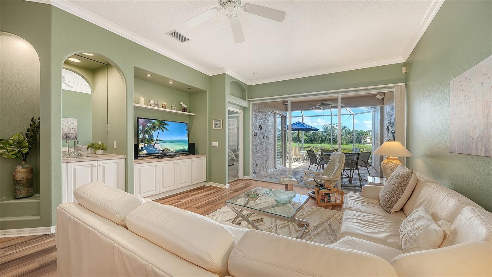 9447 FOREST HILLS CIR