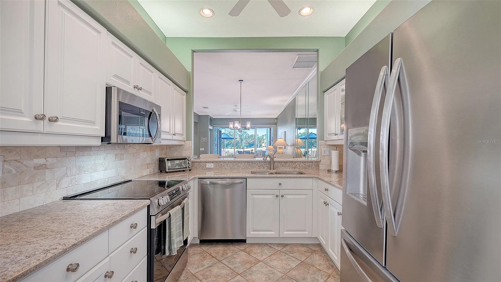 9447 FOREST HILLS CIR