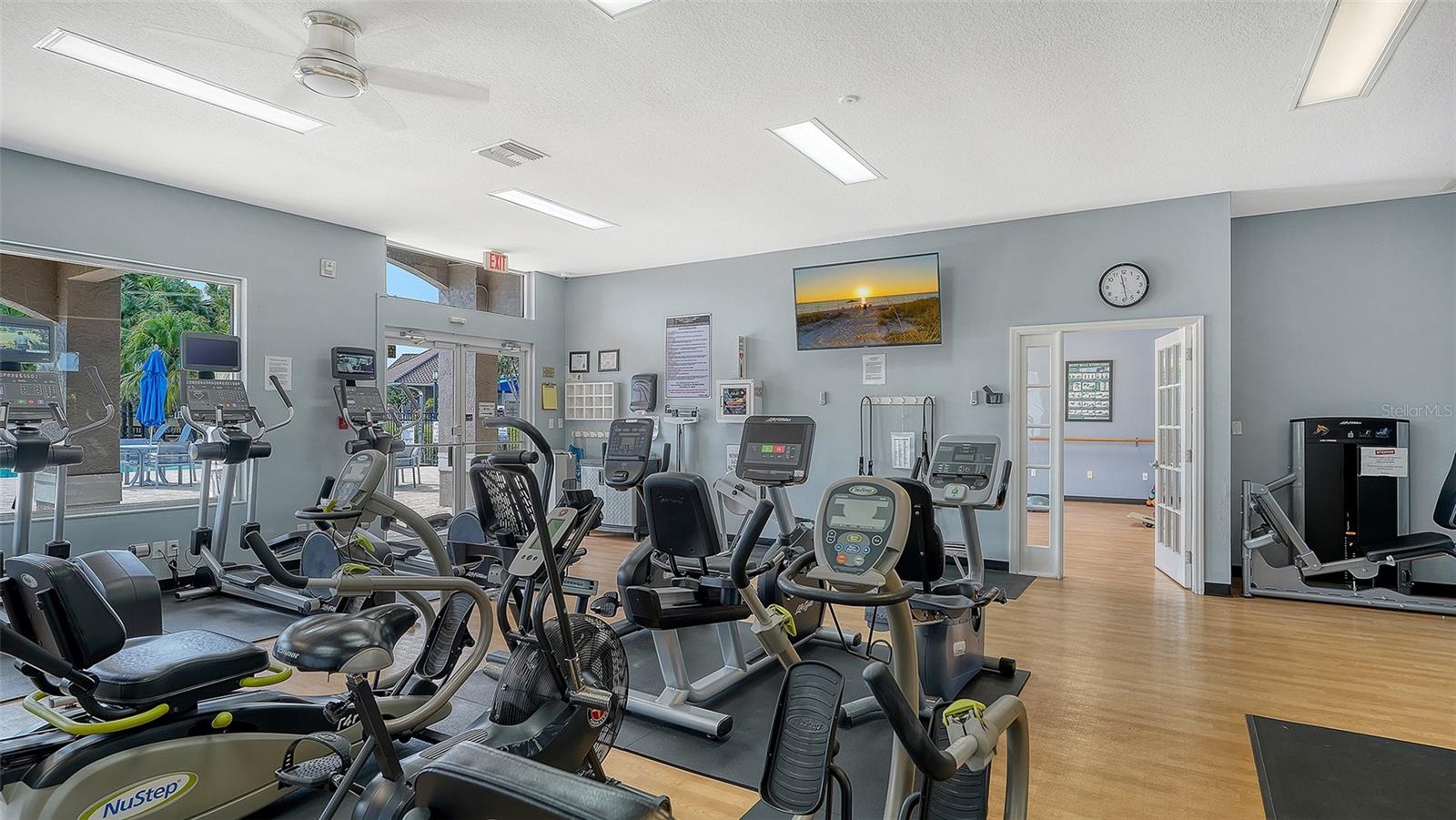 9447 FOREST HILLS CIR