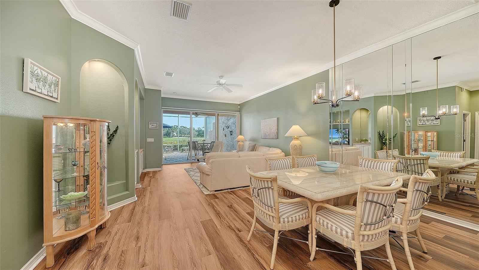 9447 FOREST HILLS CIR