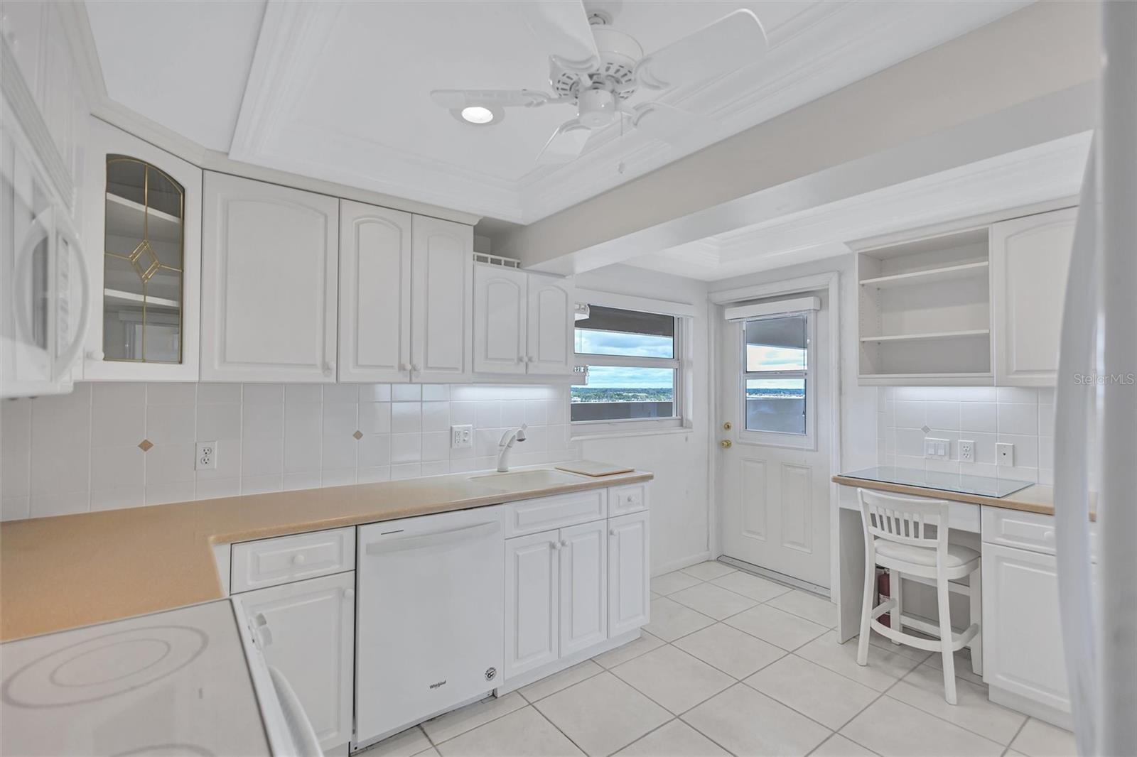 6140 MIDNIGHT PASS RD #904