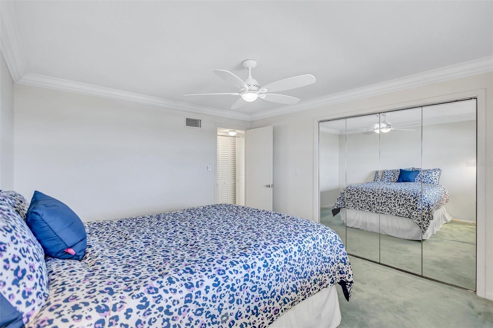 6140 MIDNIGHT PASS RD #904