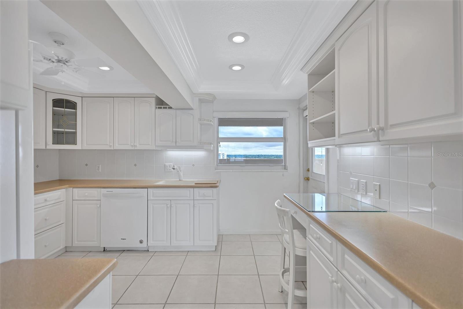 6140 MIDNIGHT PASS RD #904