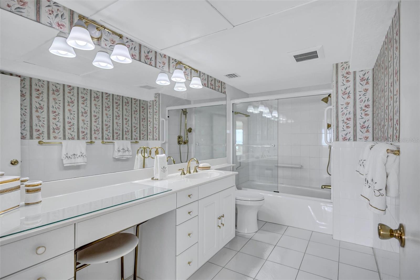 6140 MIDNIGHT PASS RD #904