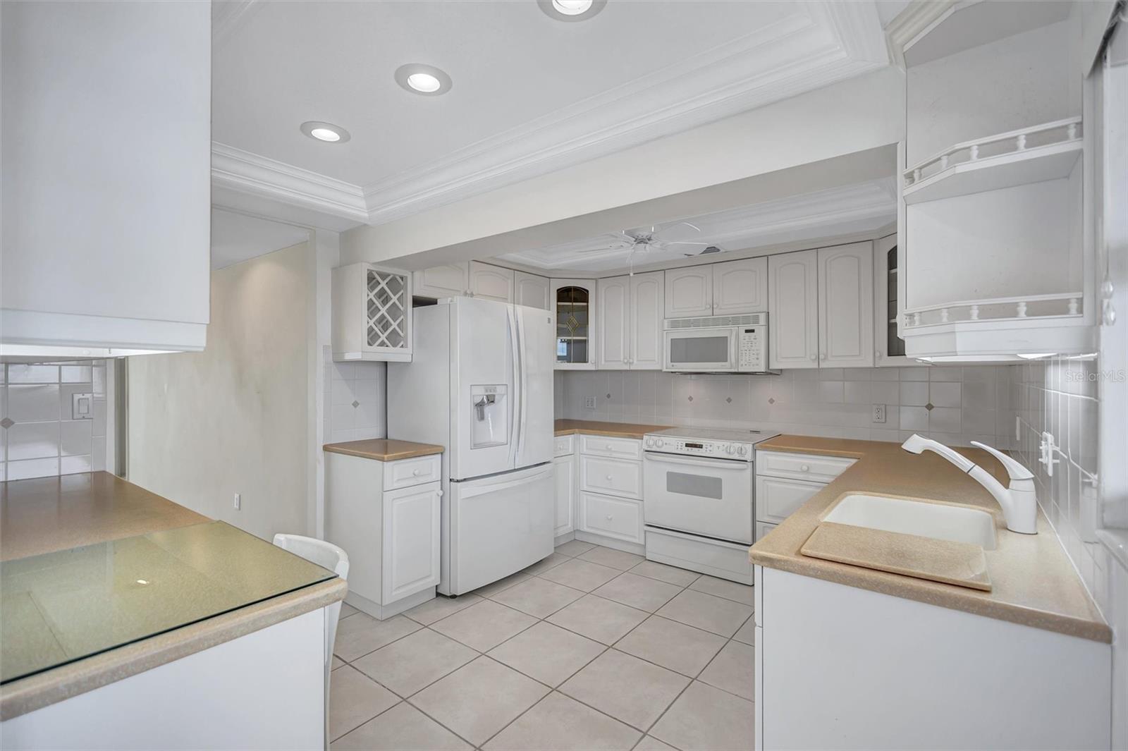 6140 MIDNIGHT PASS RD #904