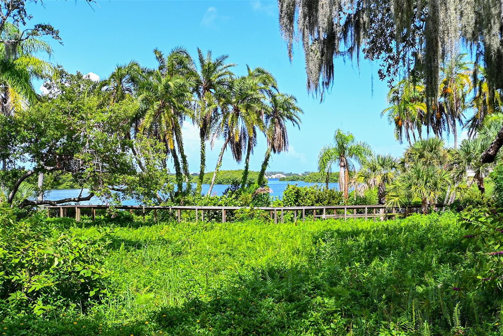 1687 BROOKHOUSE CIR #219