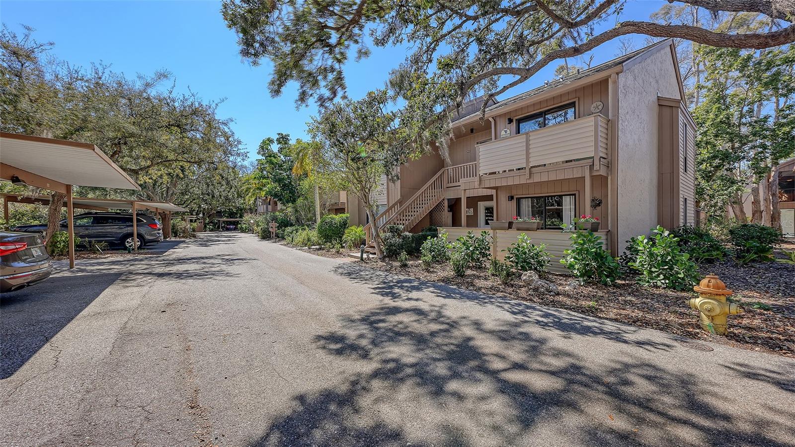 1687 BROOKHOUSE CIR #219