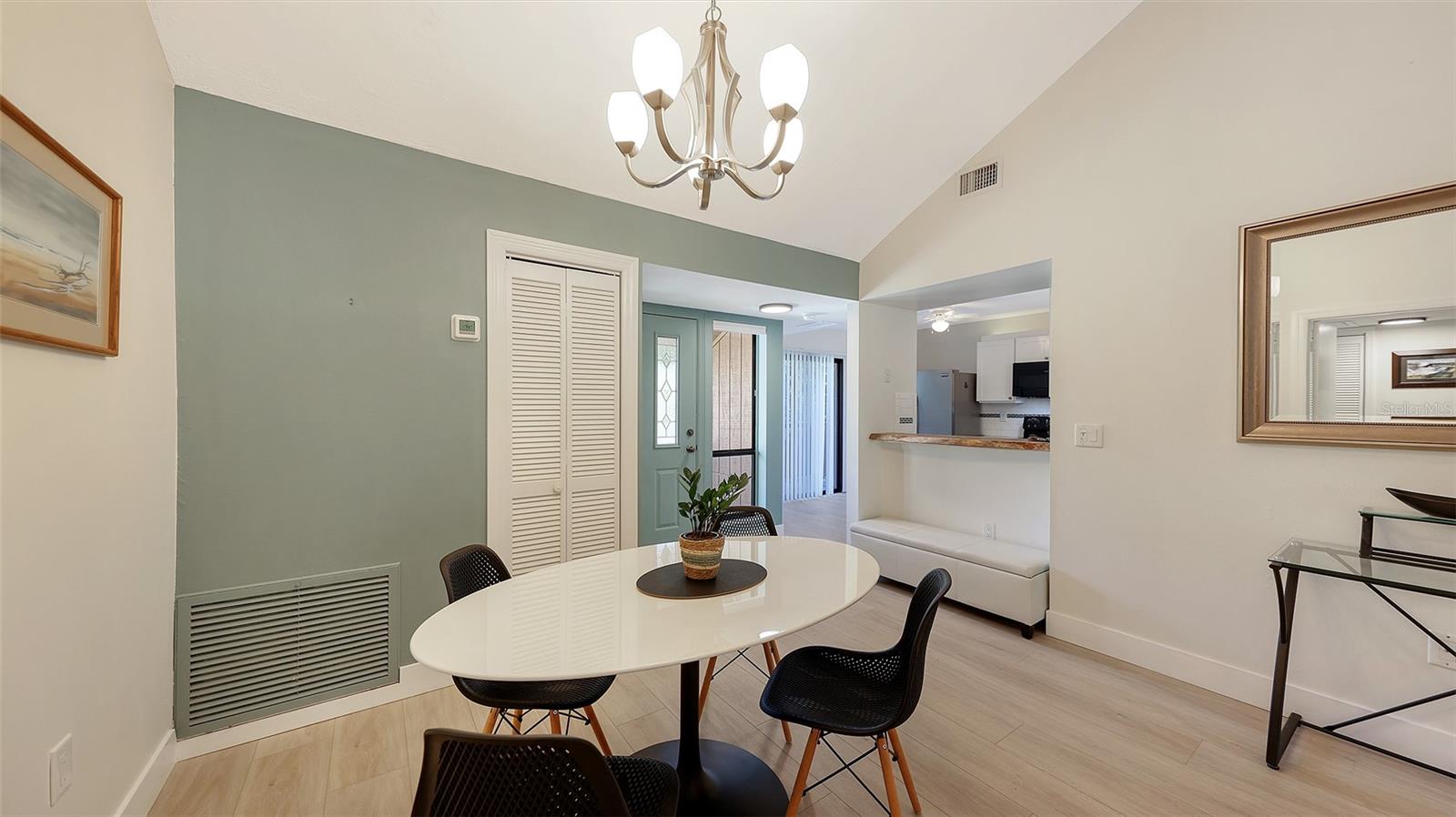 1687 BROOKHOUSE CIR #219