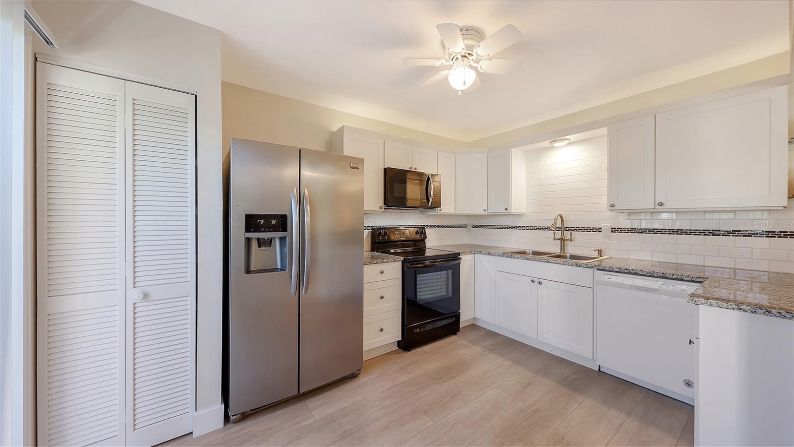 1687 BROOKHOUSE CIR #219