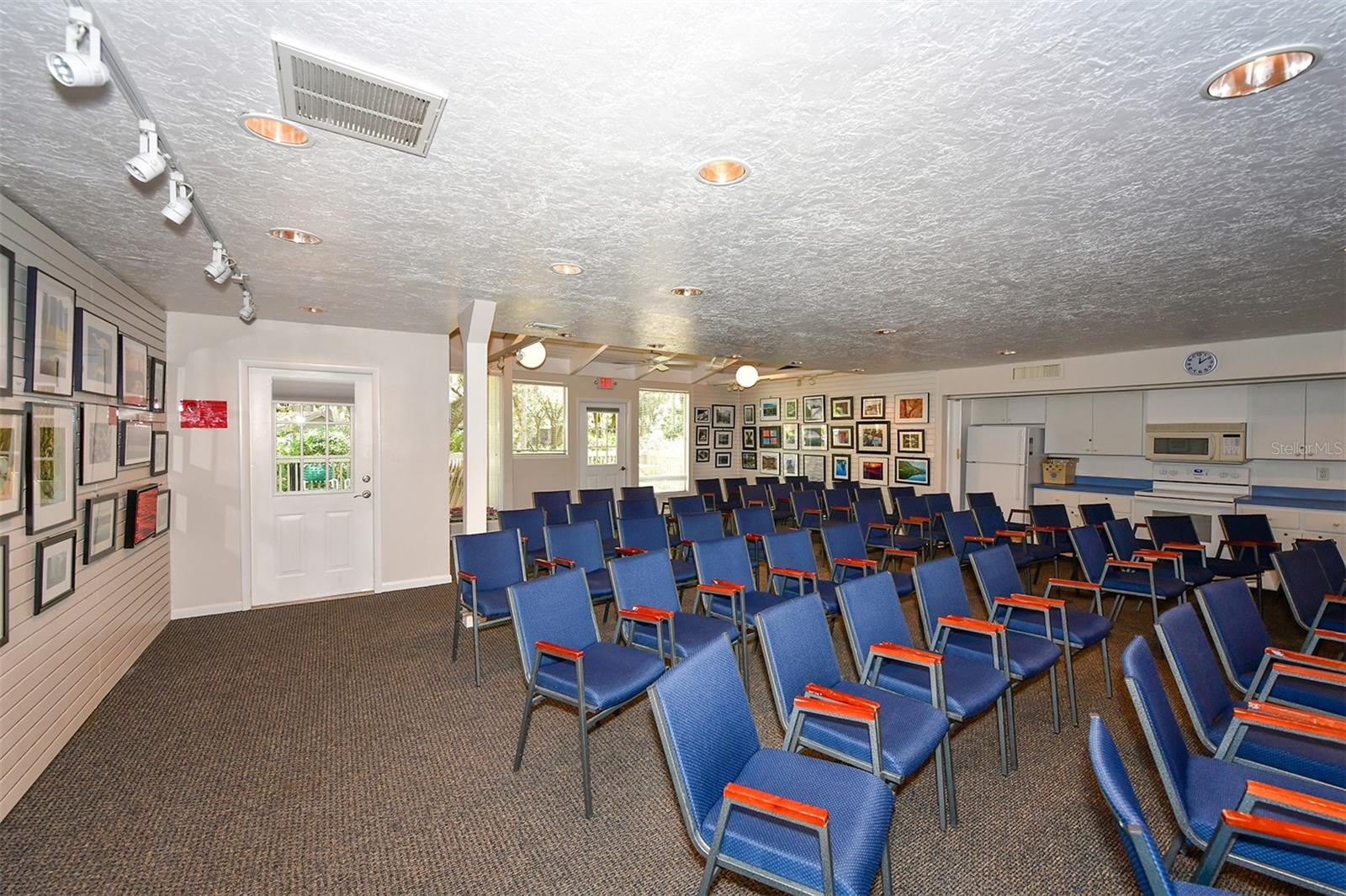 1687 BROOKHOUSE CIR #219