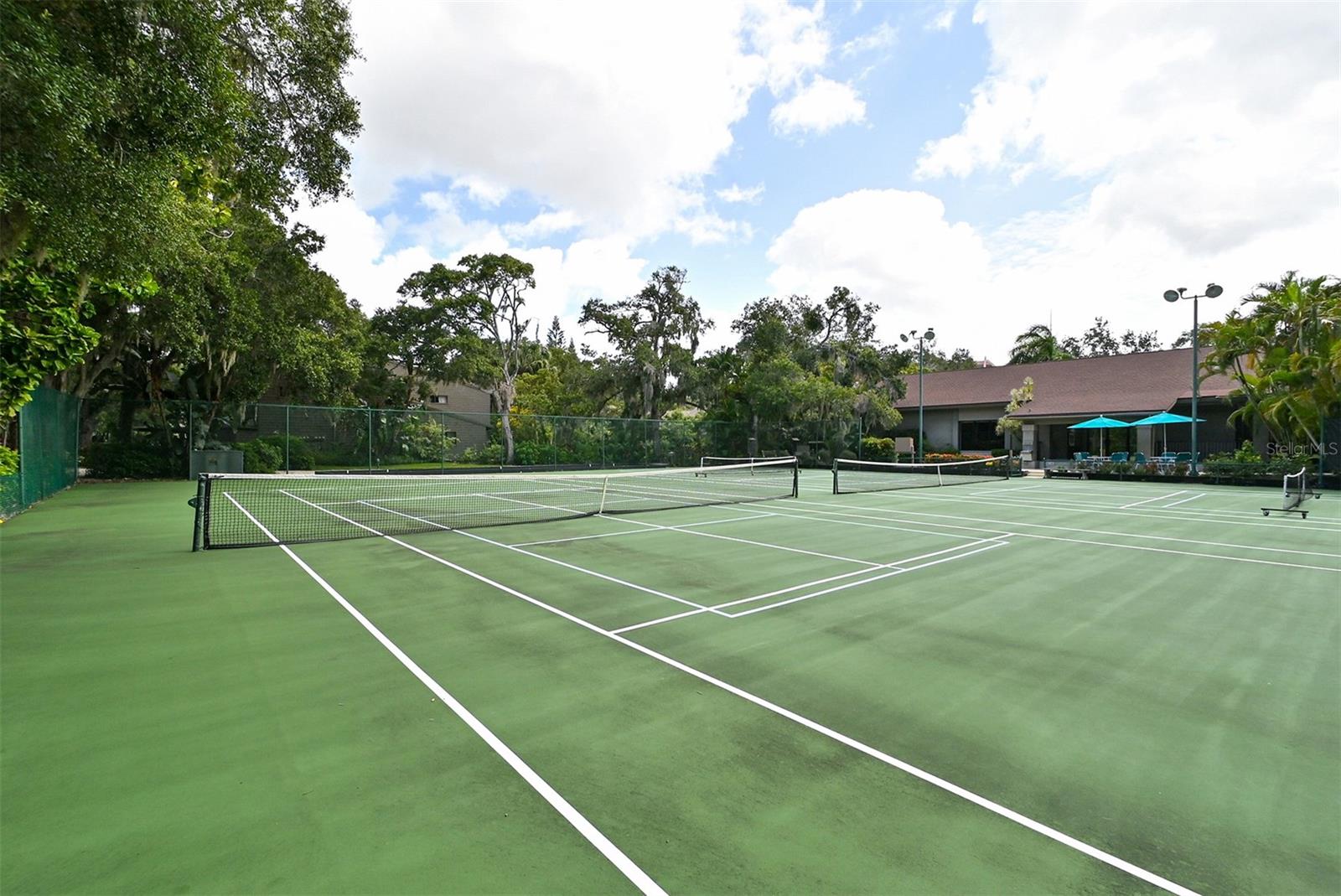 1687 BROOKHOUSE CIR #219