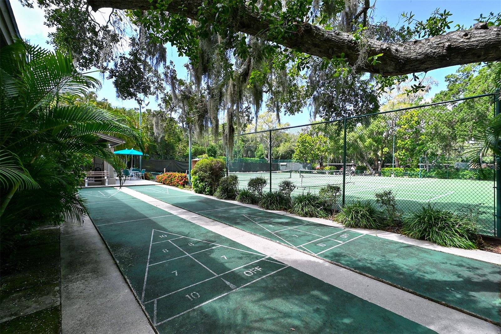 1687 BROOKHOUSE CIR #219