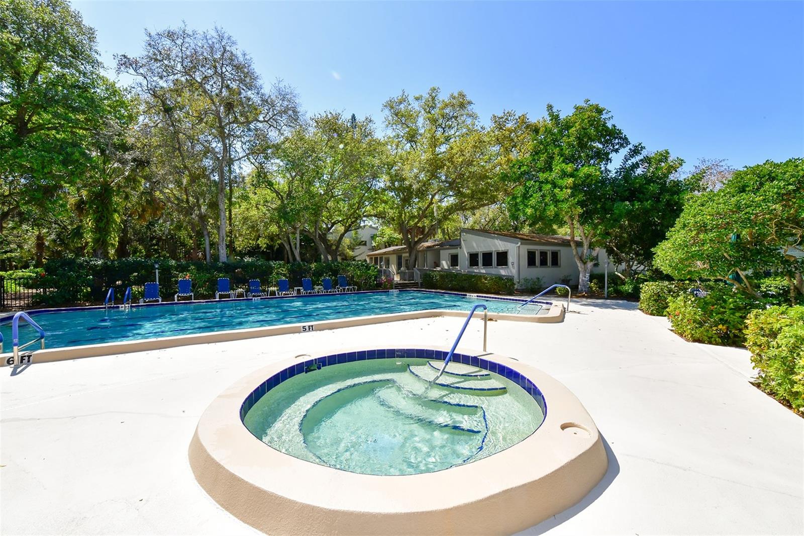 1687 BROOKHOUSE CIR #219