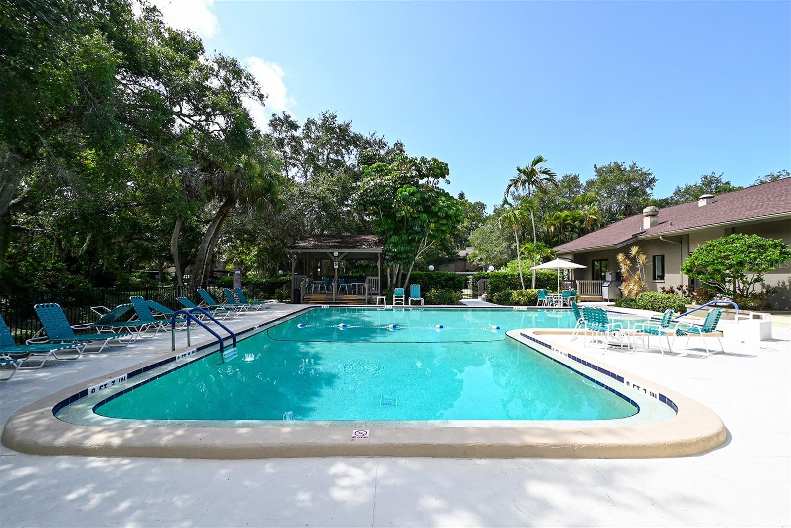 1687 BROOKHOUSE CIR #219