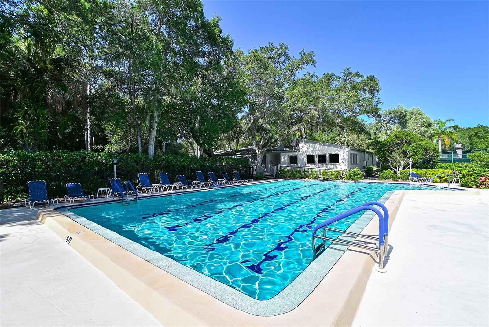 1687 BROOKHOUSE CIR #219