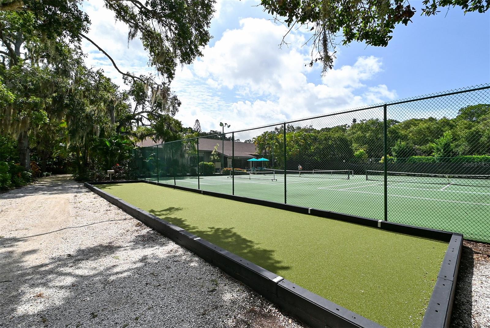 1687 BROOKHOUSE CIR #219