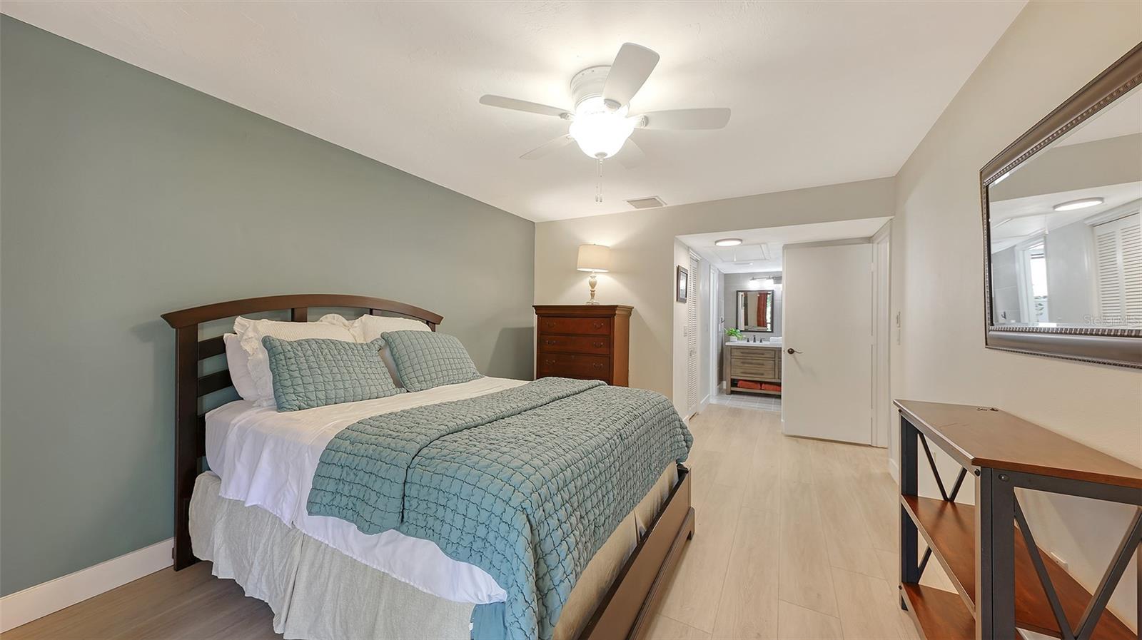 1687 BROOKHOUSE CIR #219