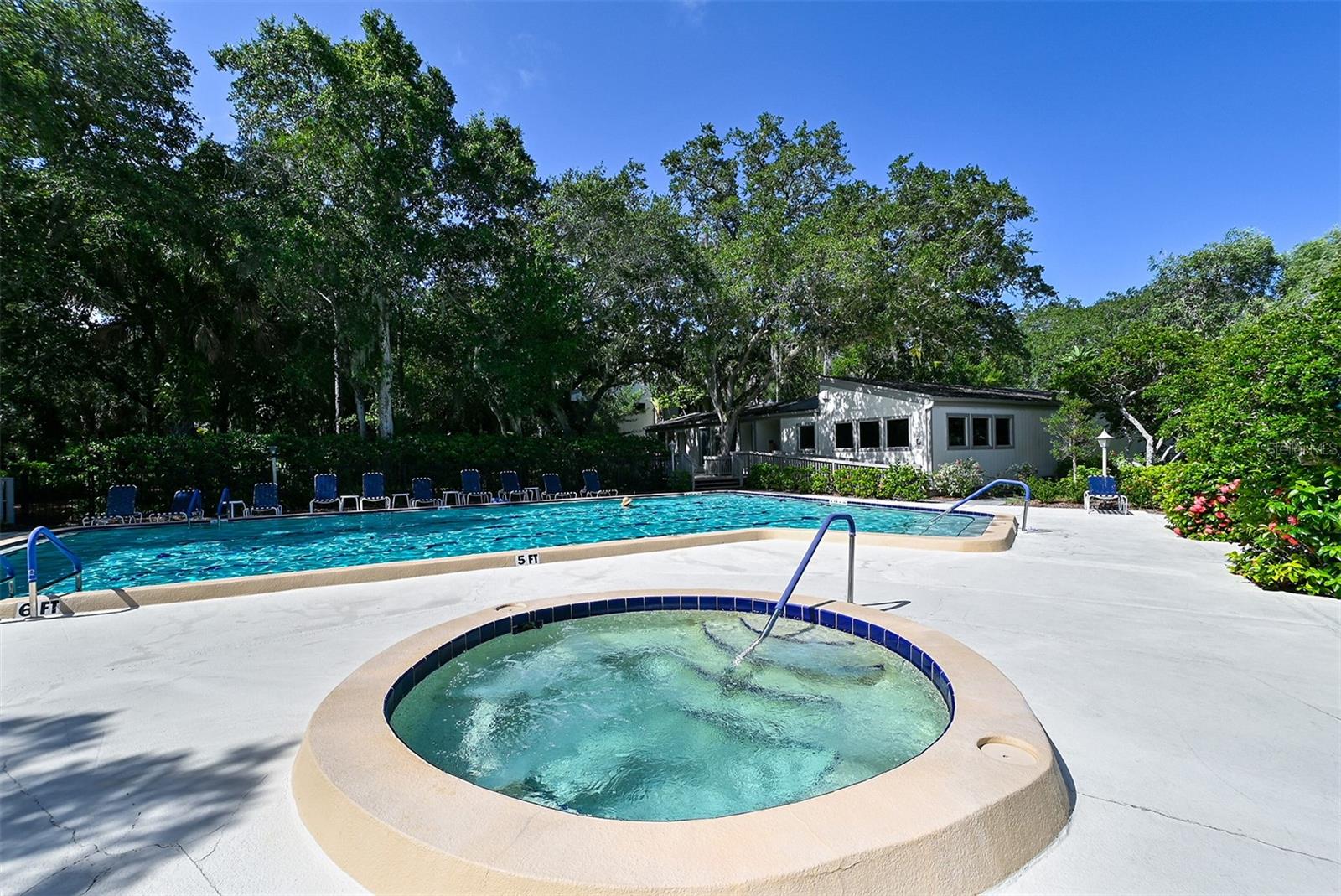 1687 BROOKHOUSE CIR #219