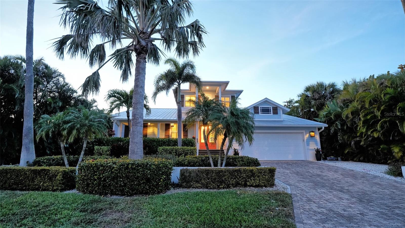 605 N POINT DR