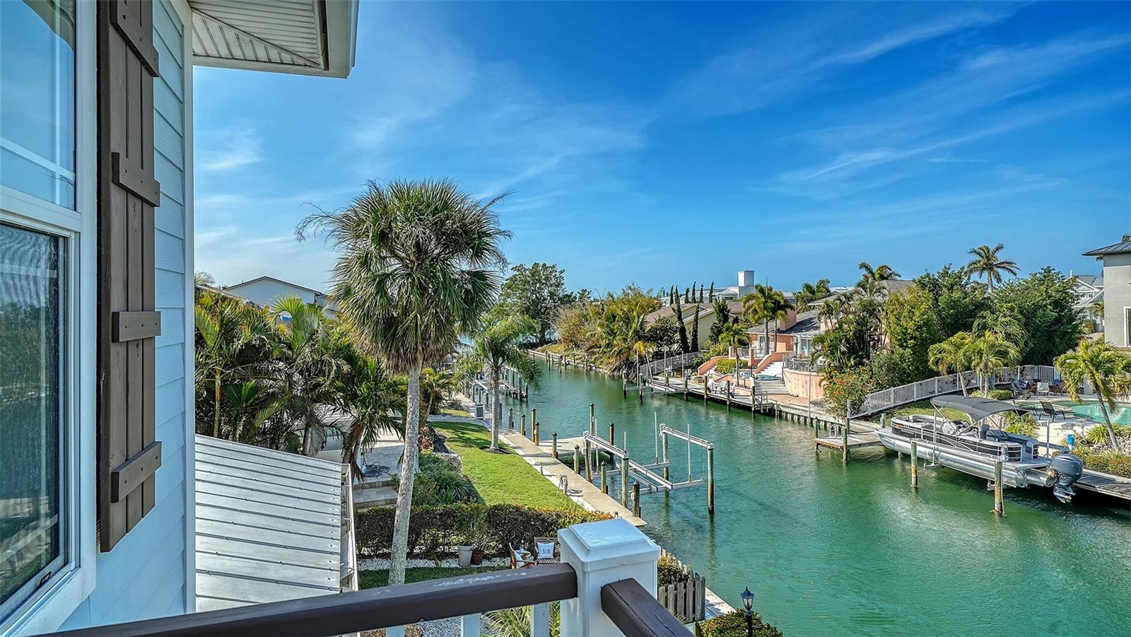 605 N POINT DR