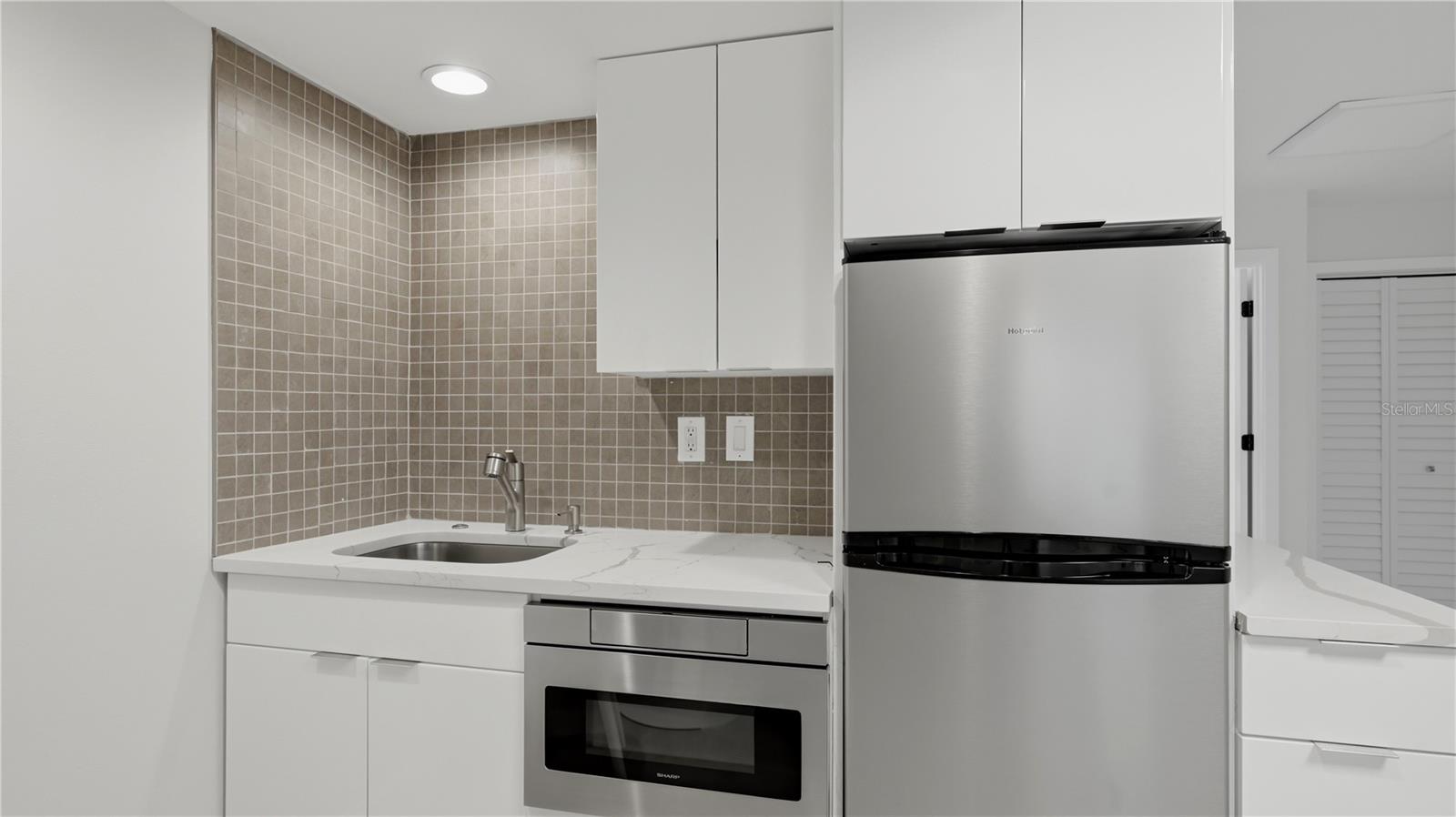 4939 COMMONWEALTH DR