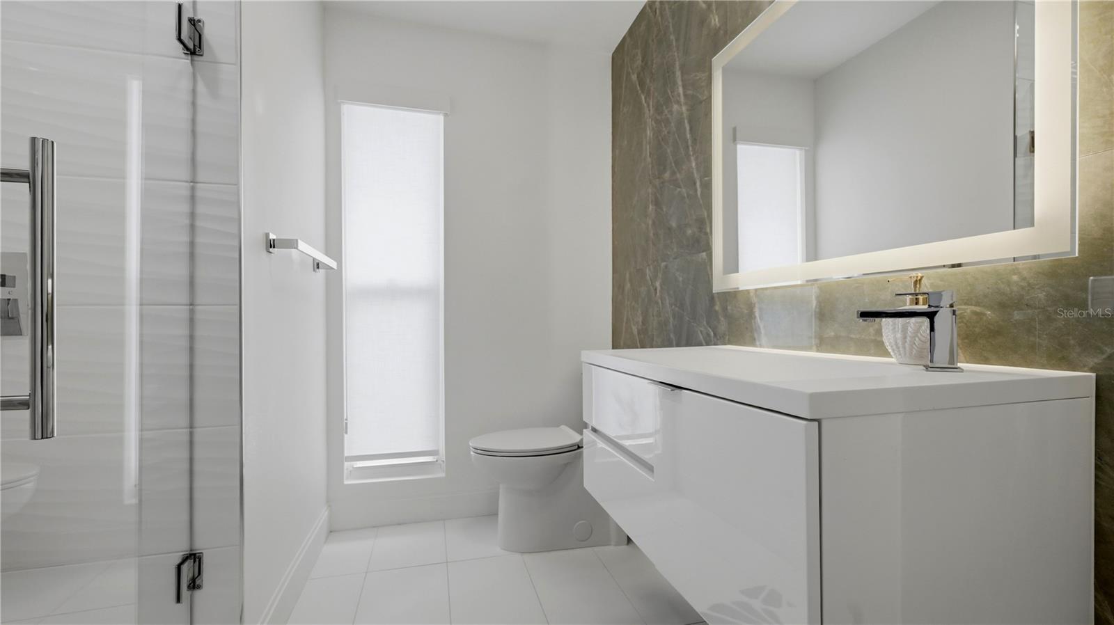 4939 COMMONWEALTH DR