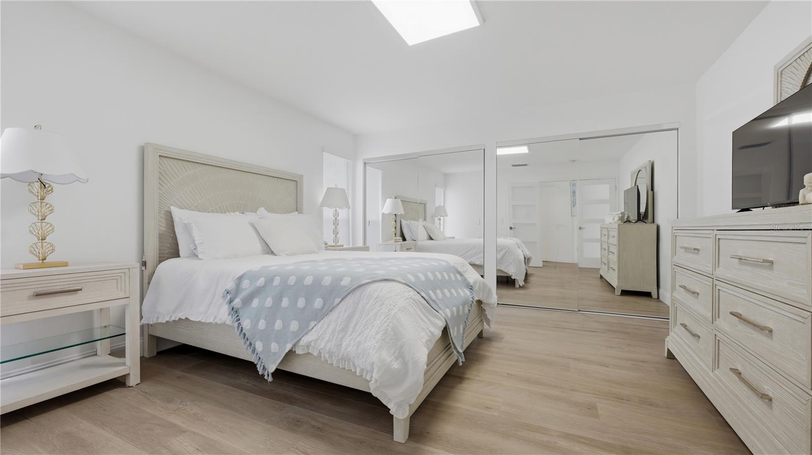 4939 COMMONWEALTH DR