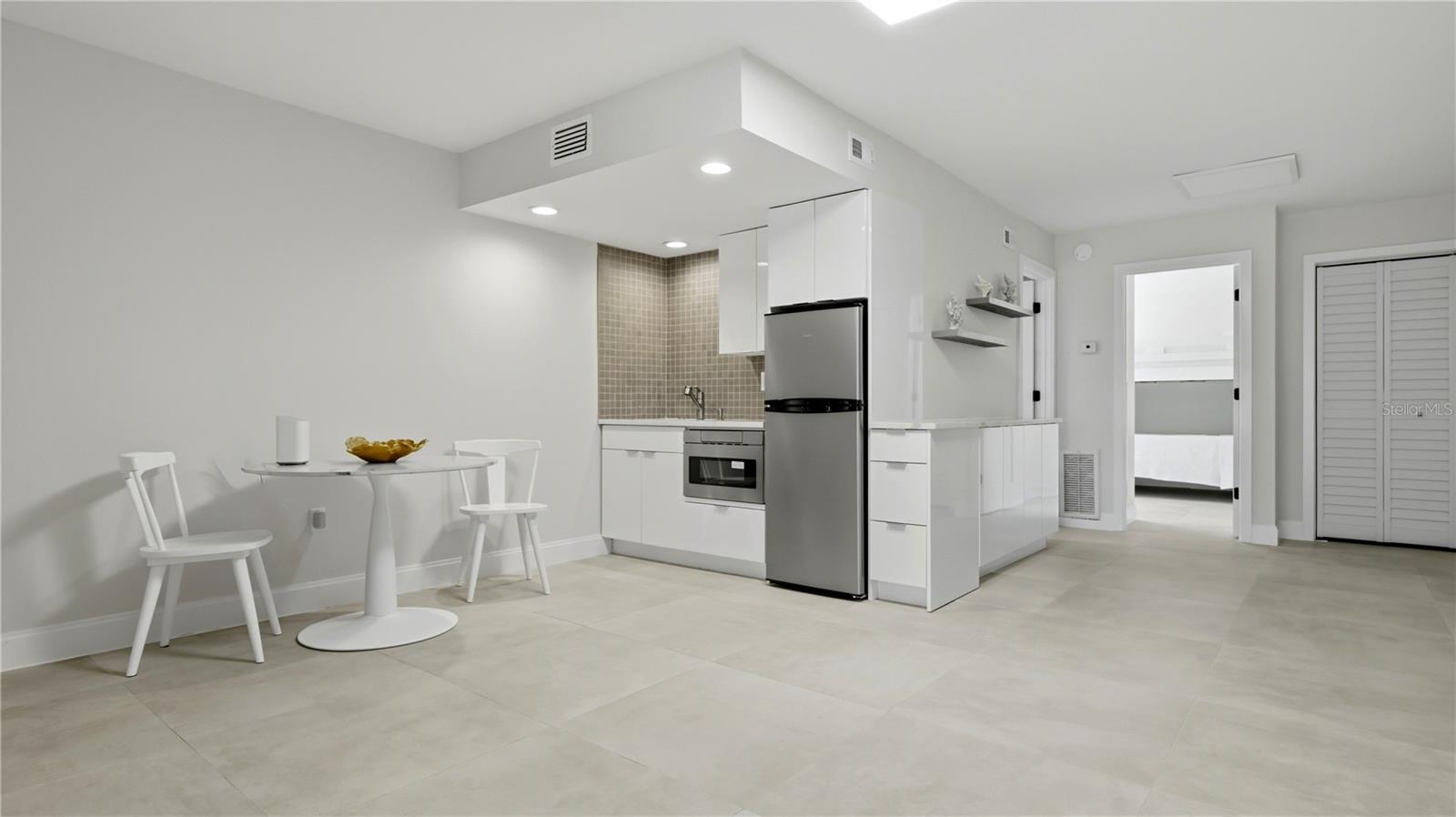 4939 COMMONWEALTH DR