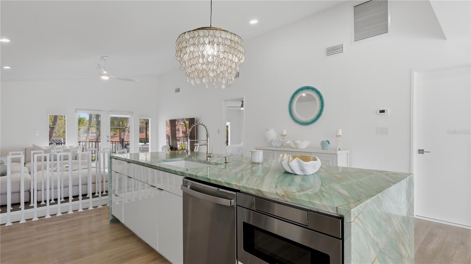 4939 COMMONWEALTH DR