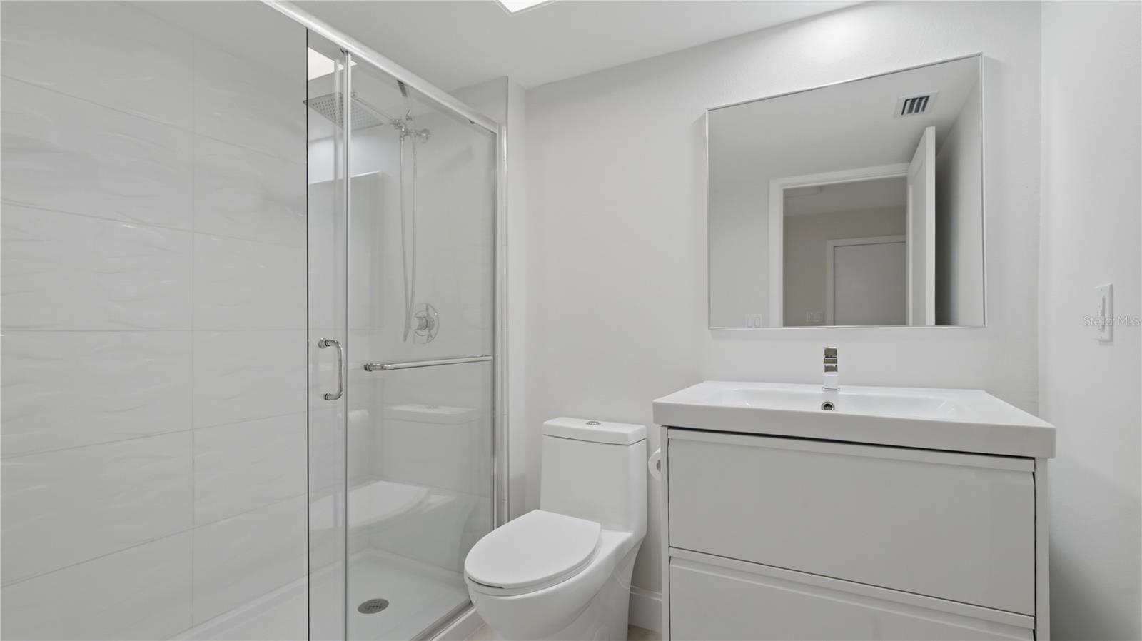 4939 COMMONWEALTH DR