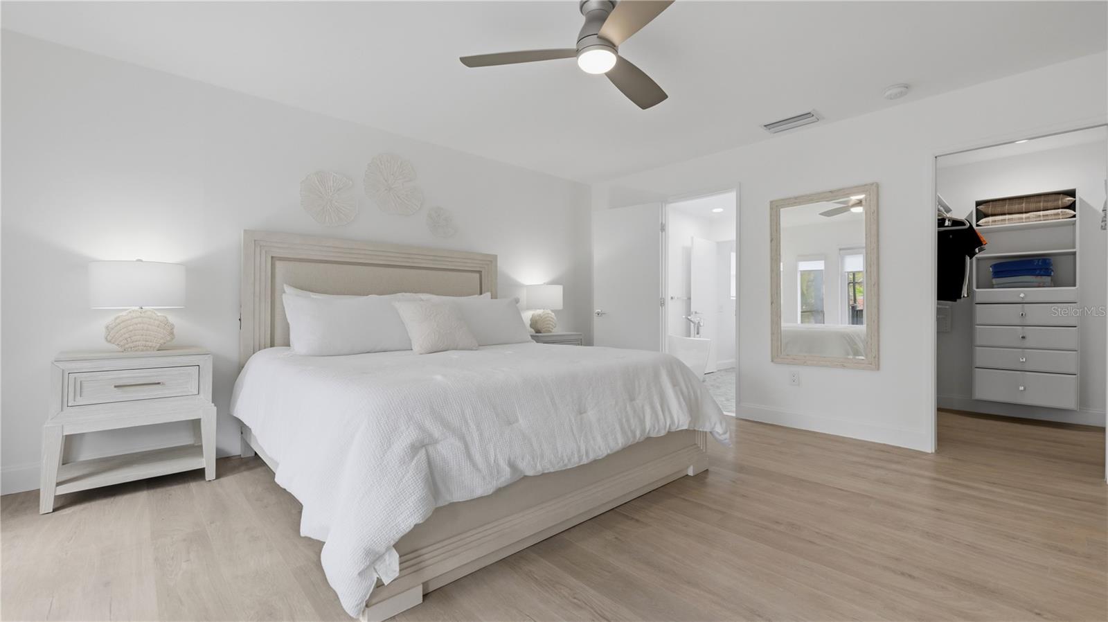 4939 COMMONWEALTH DR