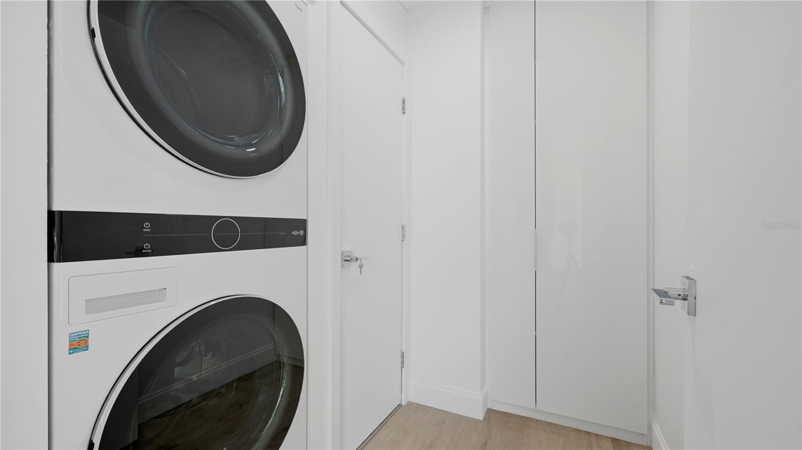 4939 COMMONWEALTH DR