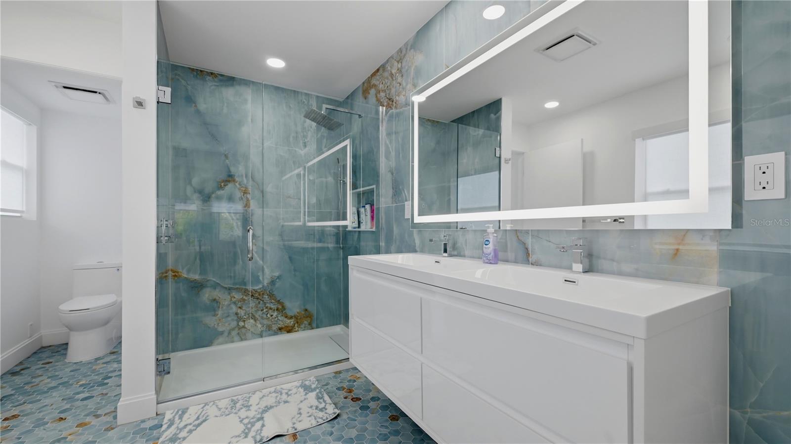 4939 COMMONWEALTH DR