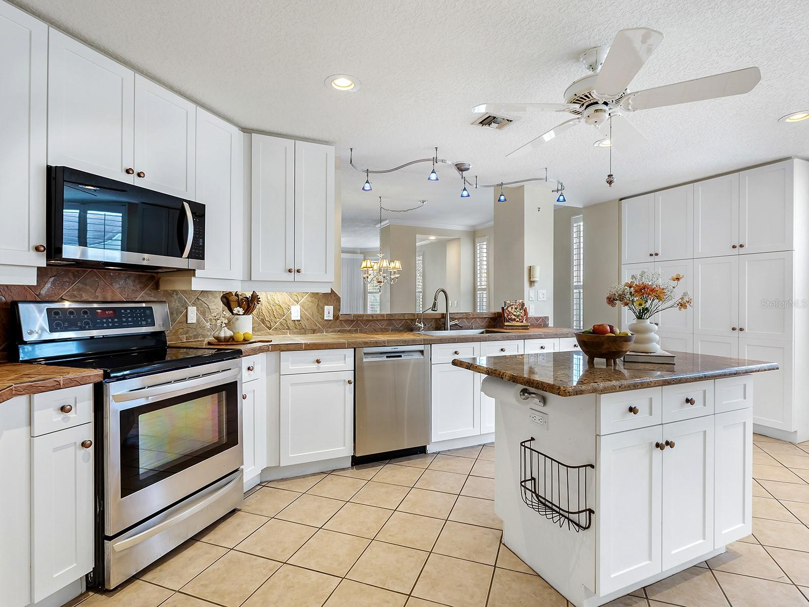 5420 EAGLES POINT CIR #106