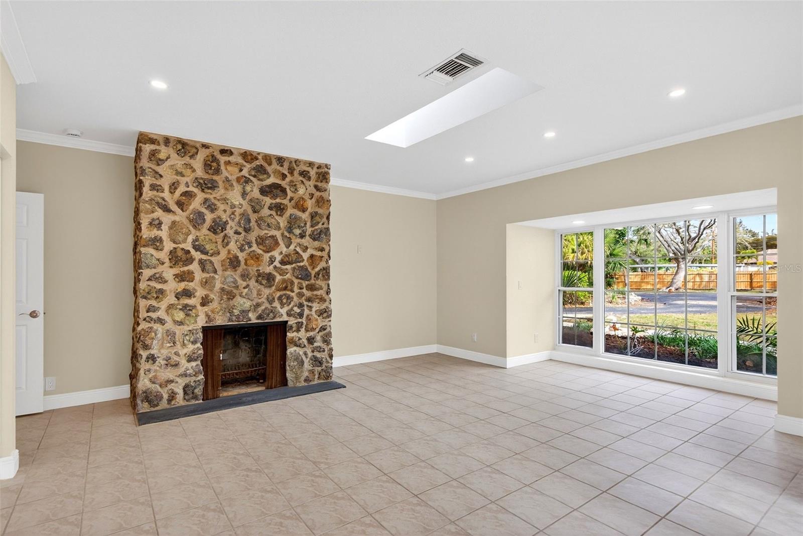 7108 MIDNIGHT PASS RD