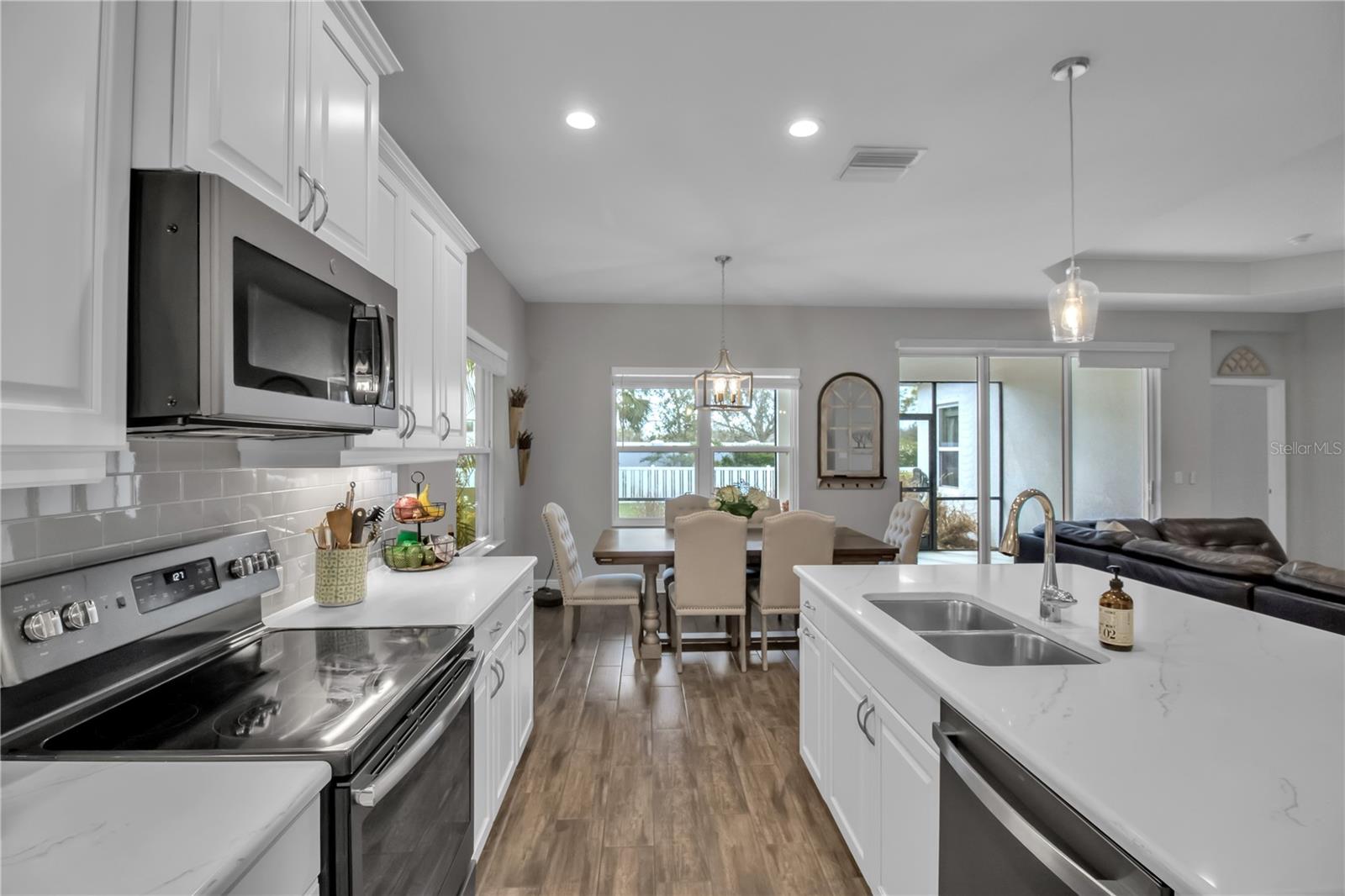 7798 RIDGELAKE CIR