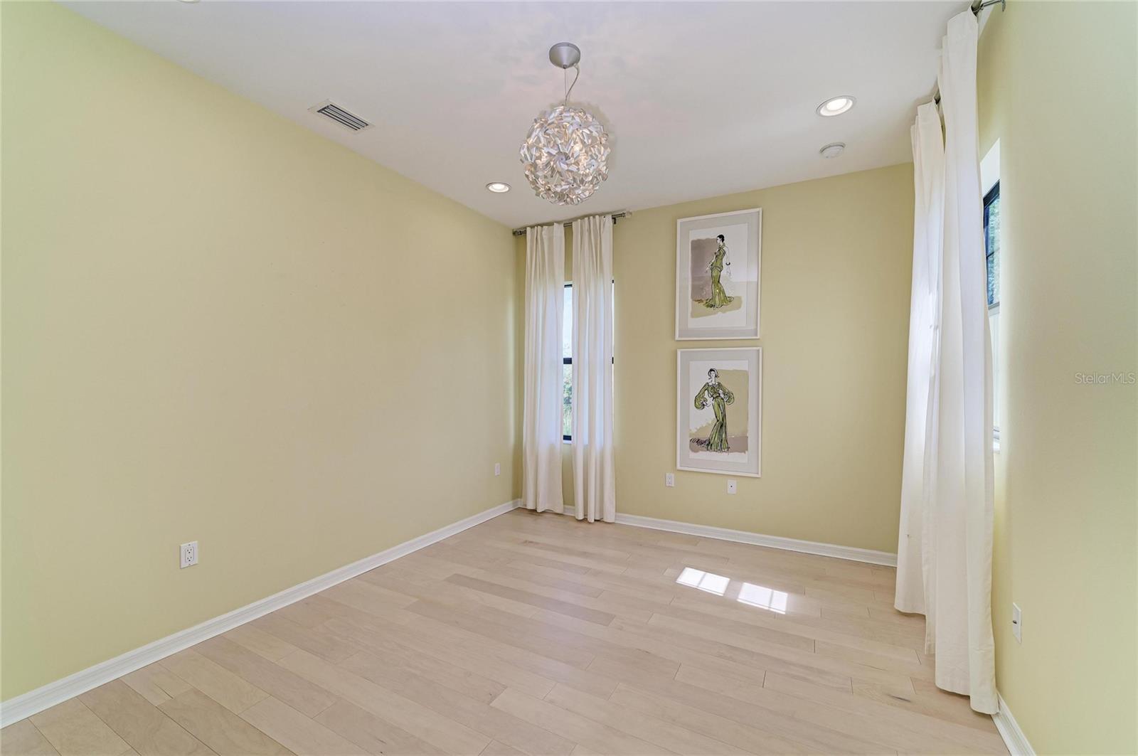 826 HONEYFLOWER LOOP