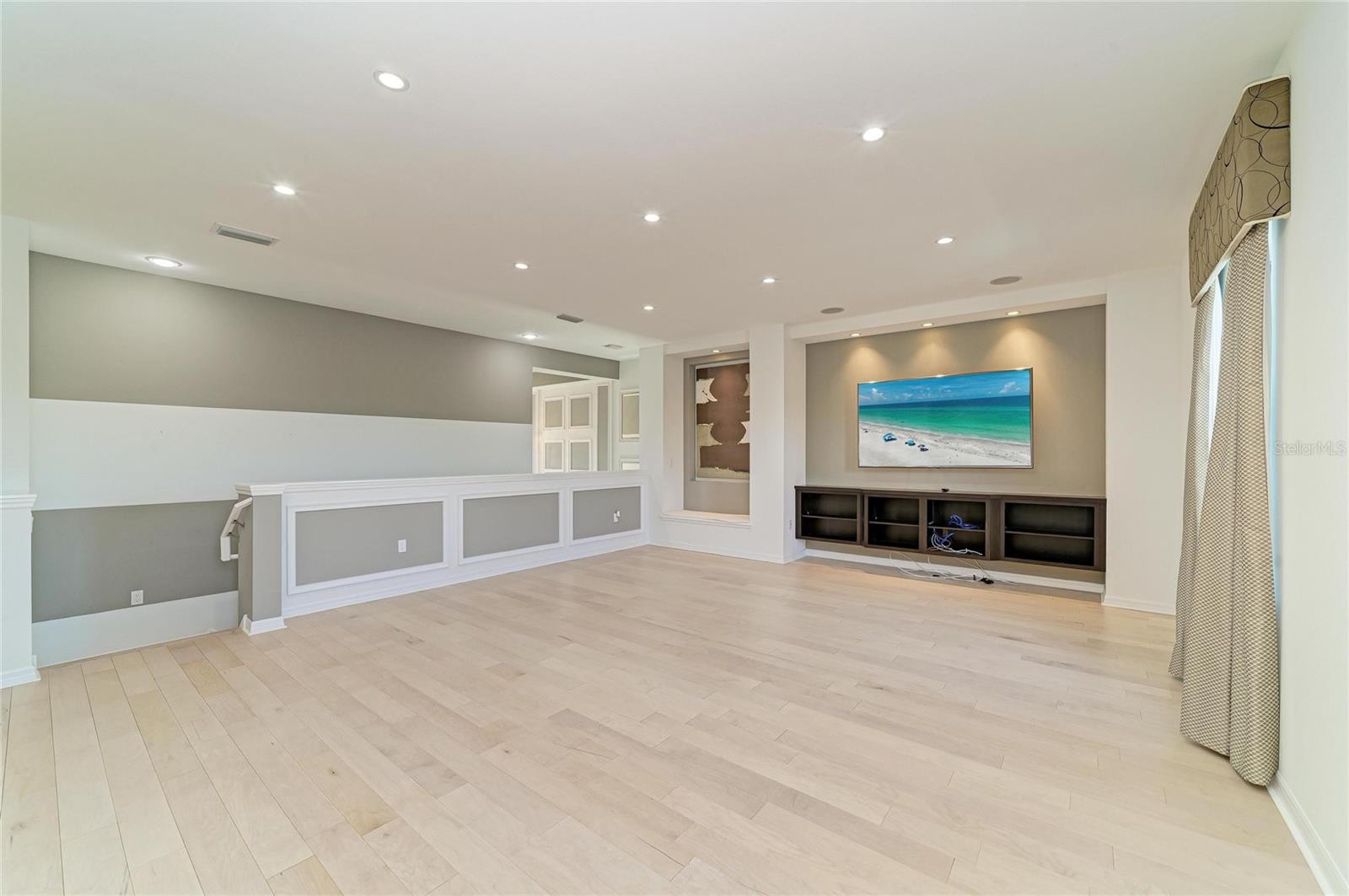 826 HONEYFLOWER LOOP