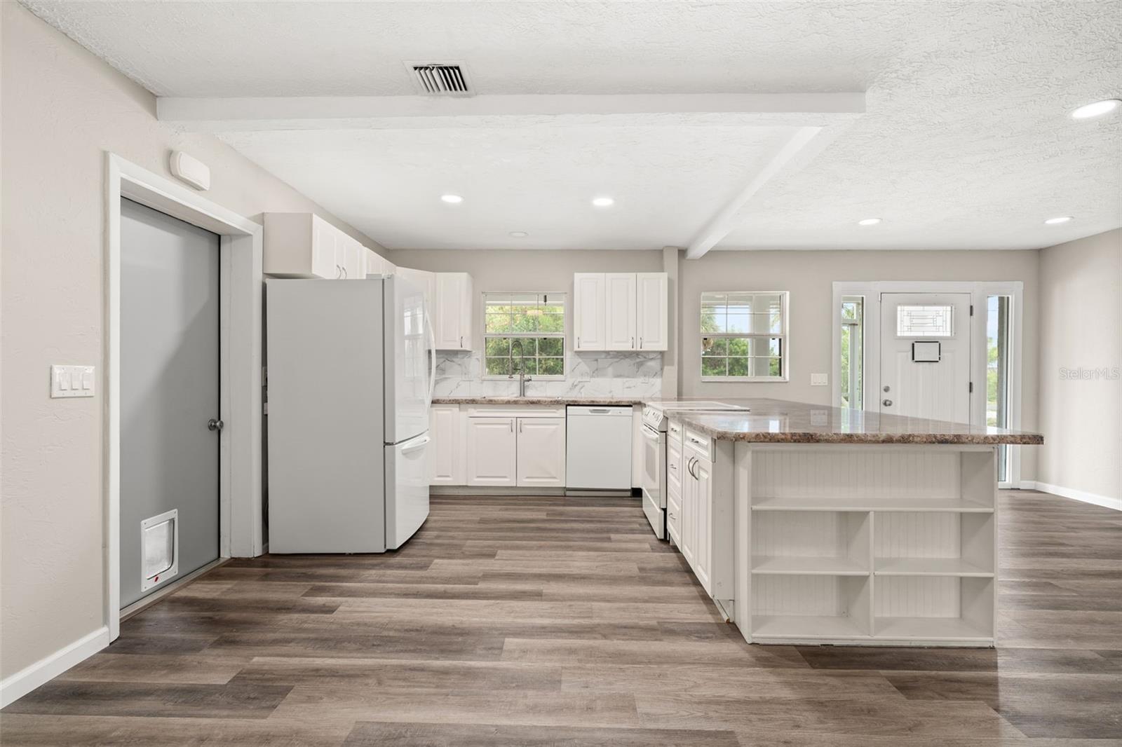 5929 MURDOCK AVE