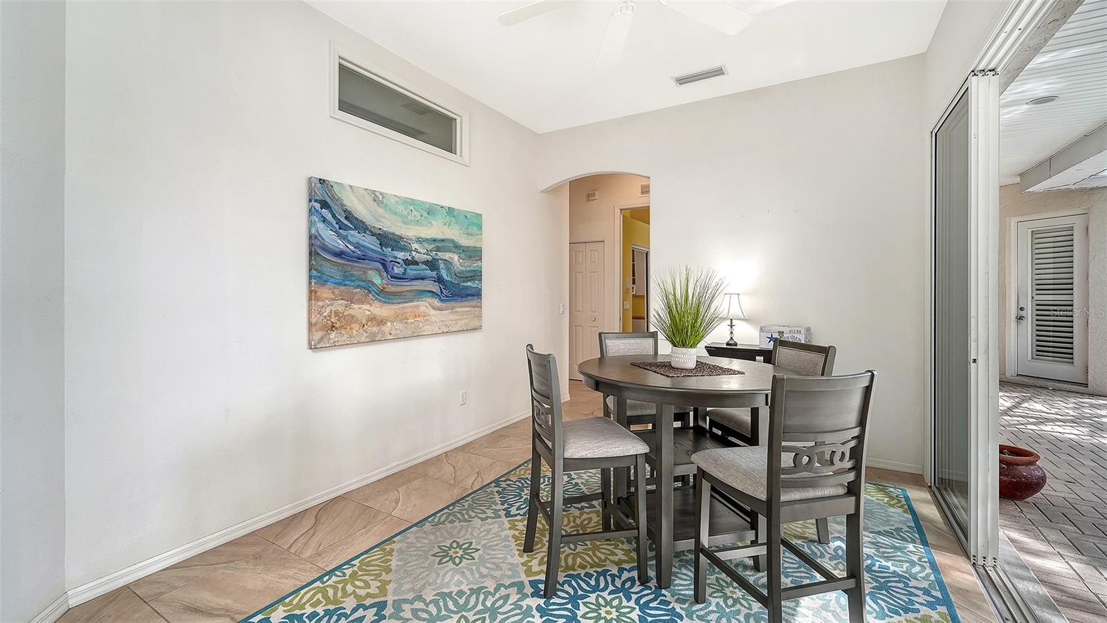 533 FALLBROOK DR