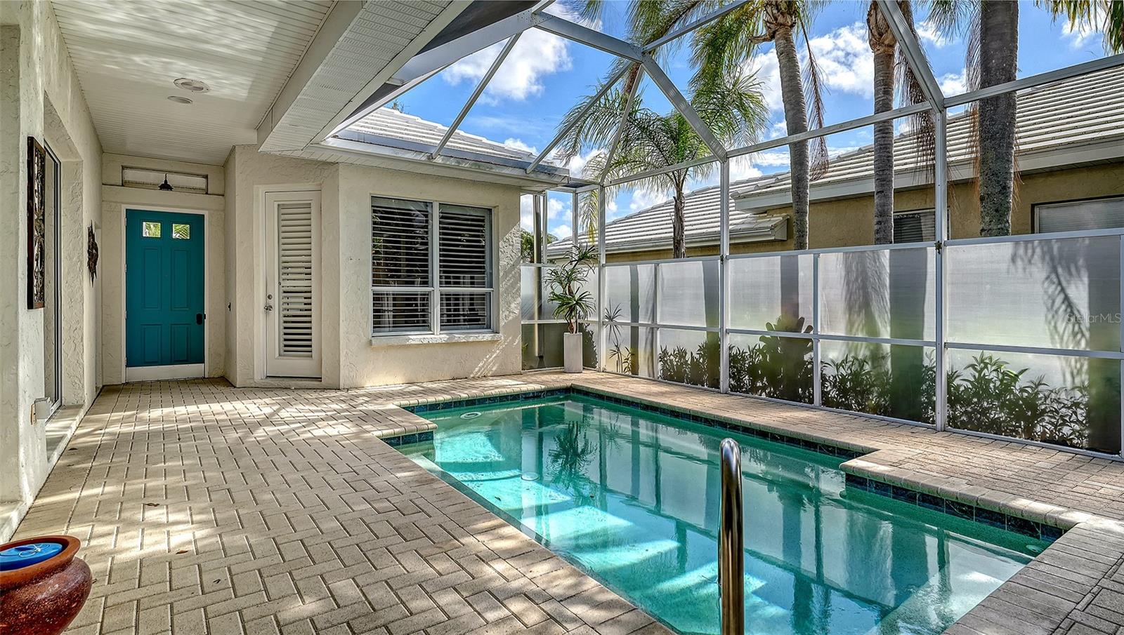 533 FALLBROOK DR