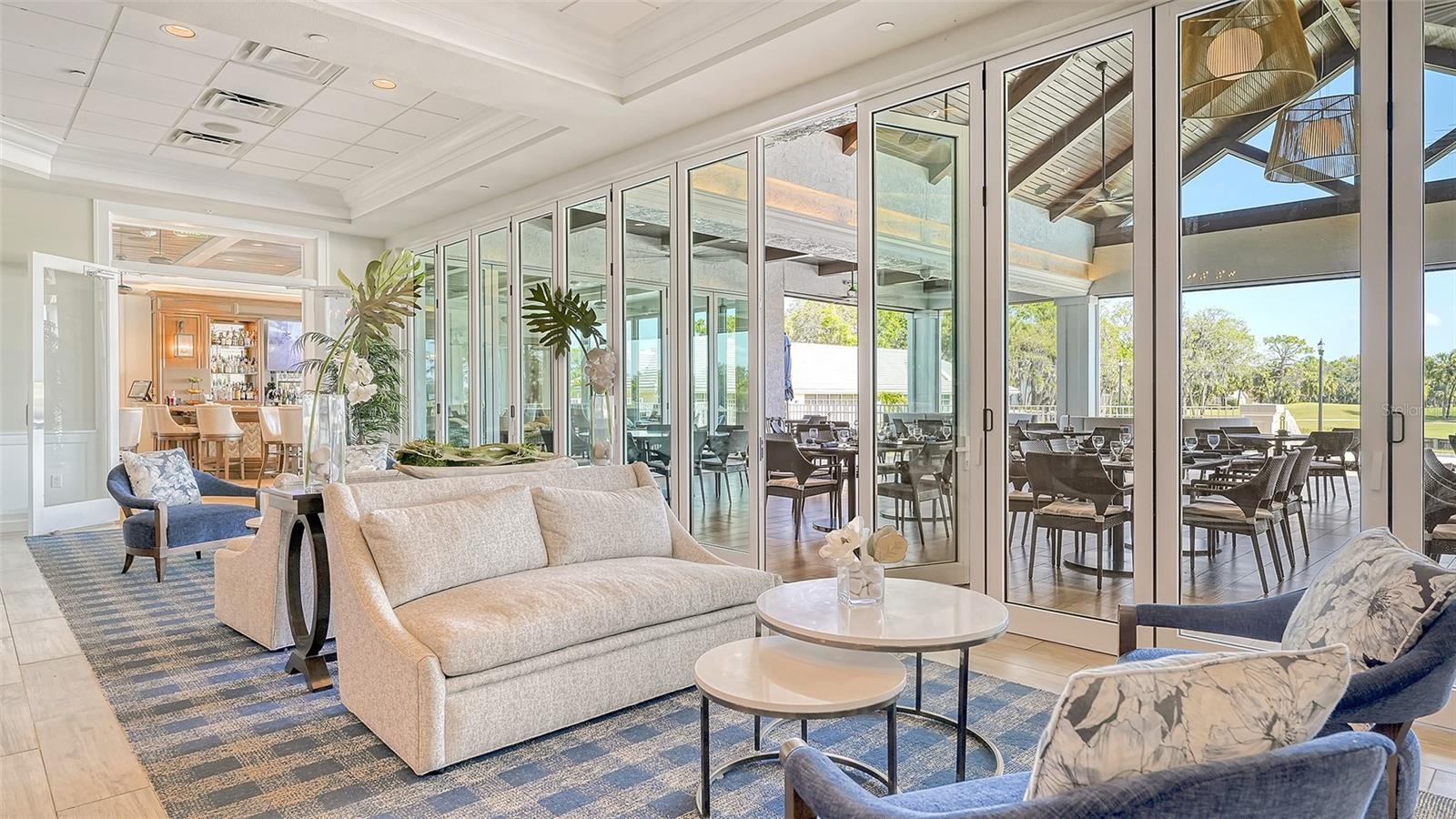 533 FALLBROOK DR