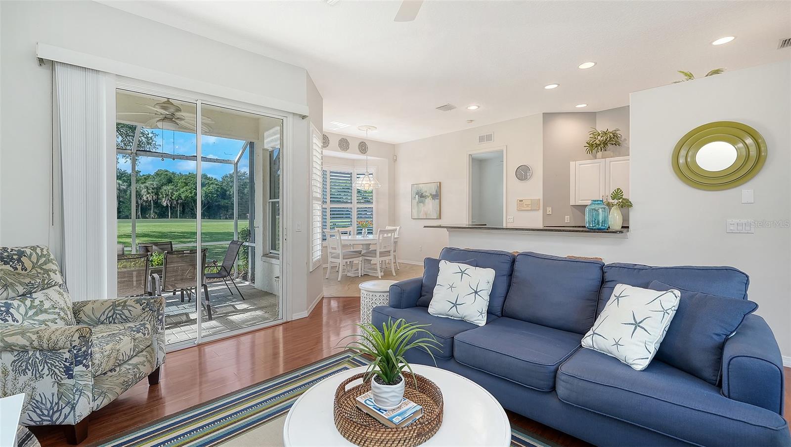 533 FALLBROOK DR